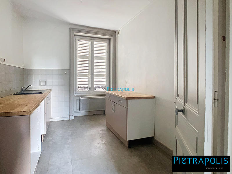 Appartement - 93 m² - 5 pièces
