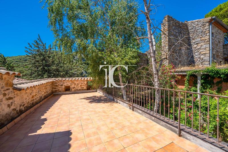 Maison - 225 m² - 9 pièces