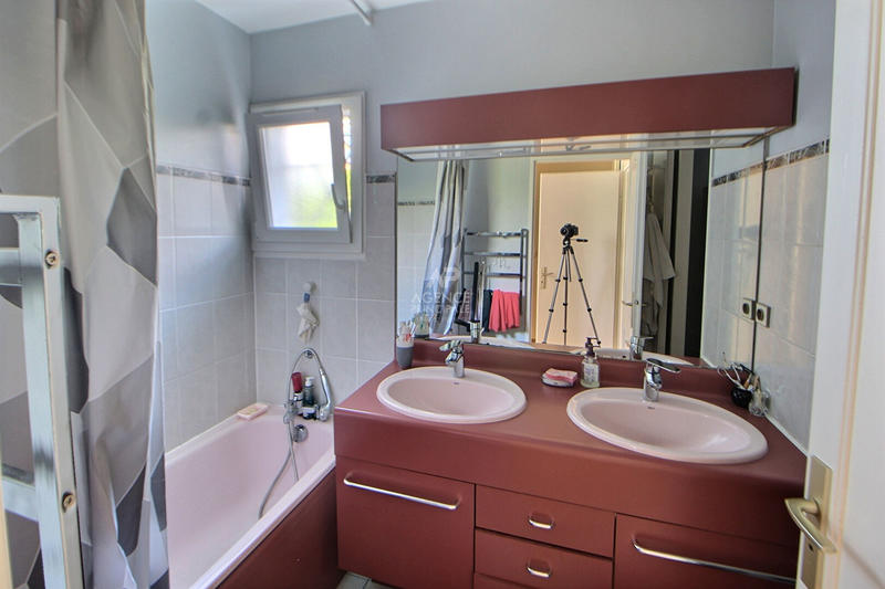 Maison - 185 m² - 7 pièces