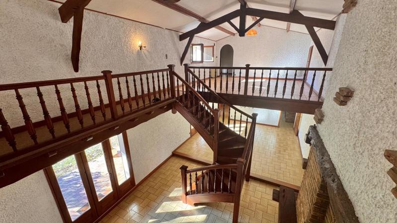 Maison - 246 m² - 8 pièces