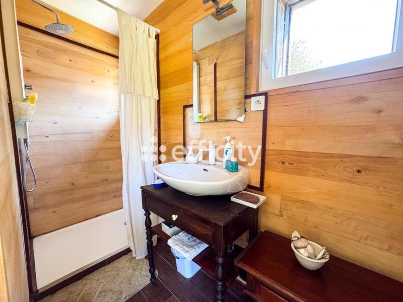 Maison - 182 m² - 9 pièces