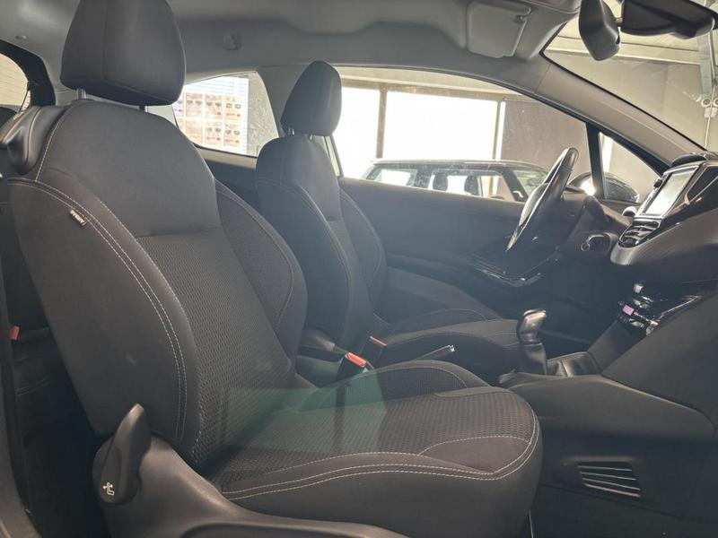 Peugeot 208 1.2i PureTech 12v - 82 Berline Allure Phase 2