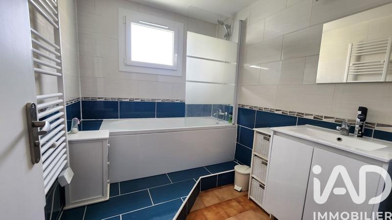 Maison - 235 m² - 10 pièces