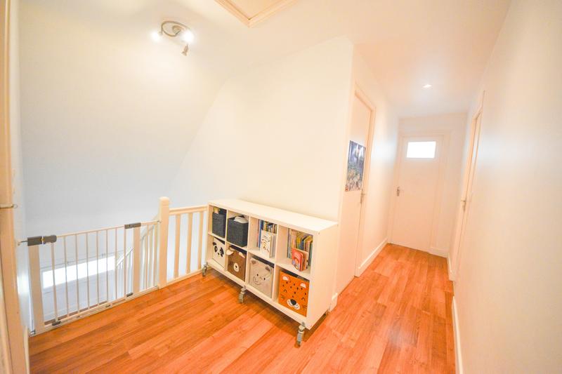 Maison - 175 m² - 9 pièces