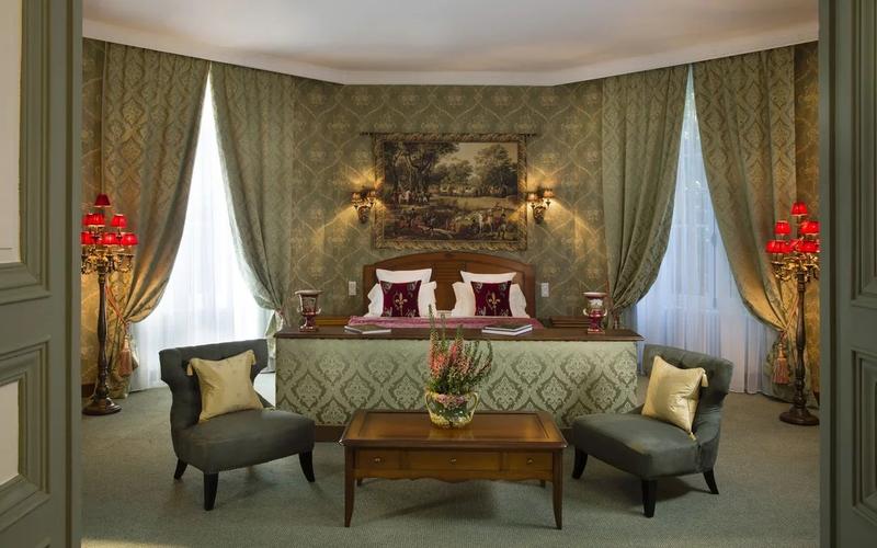 Château - 1 300 m² - 30 pièces