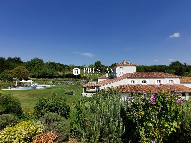 Maison de domaine - 755 m² - 18 pièces