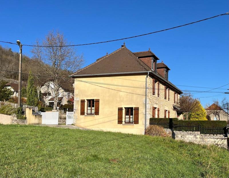 Maison - 185 m² - 8 pièces