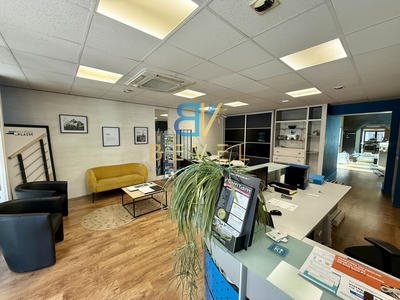 Local commercial - 111 m²