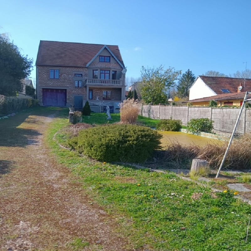 Maison - 201 m² - 9 pièces