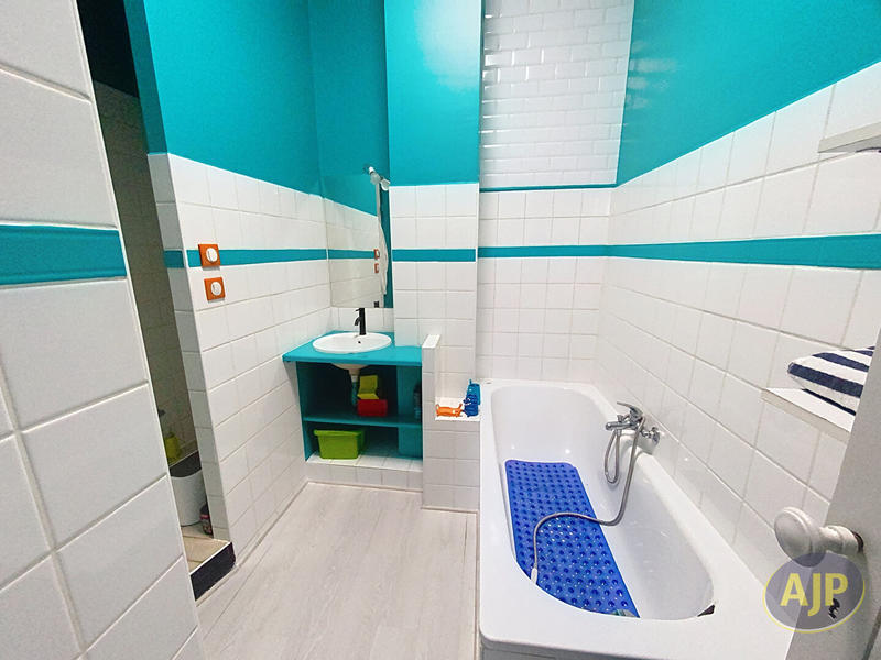 Maison - 176 m² - 8 pièces