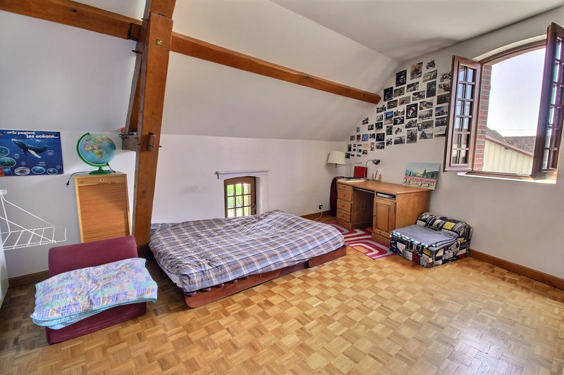 Demeure - 201 m² - 9 pièces