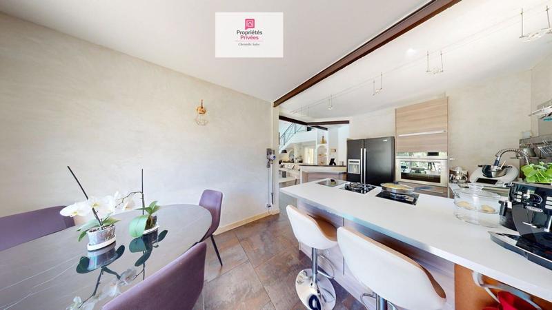 Maison - 140 m² - 5 pièces