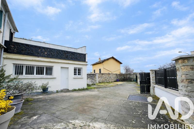 Maison - 250 m² - 8 pièces