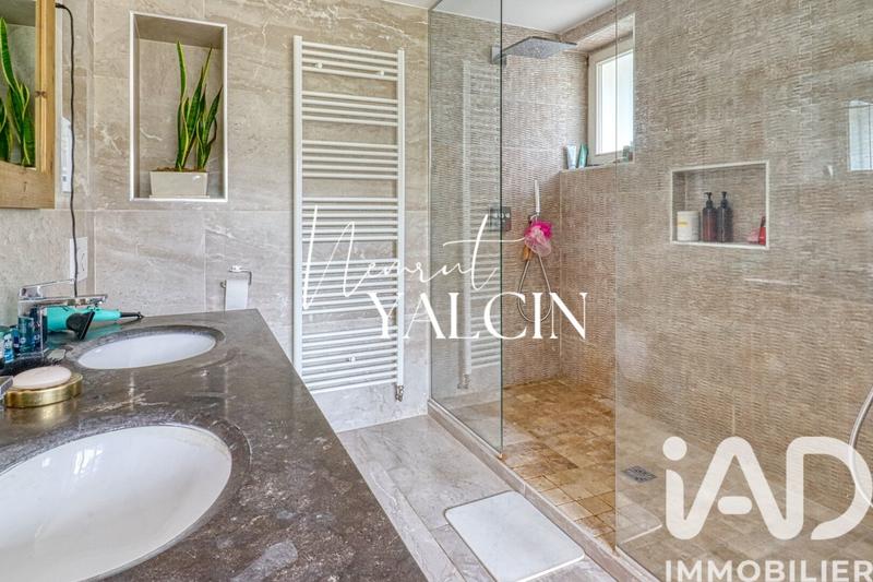 Maison - 195 m² - 7 pièces