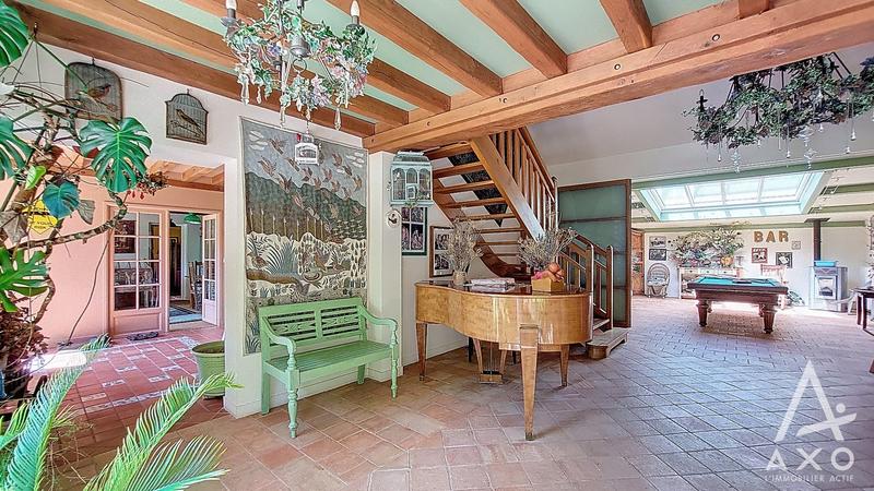 Maison - 371 m² - 12 pièces