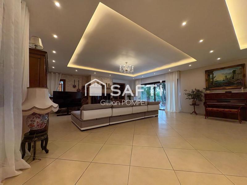 Maison - 659 m² - 8 pièces