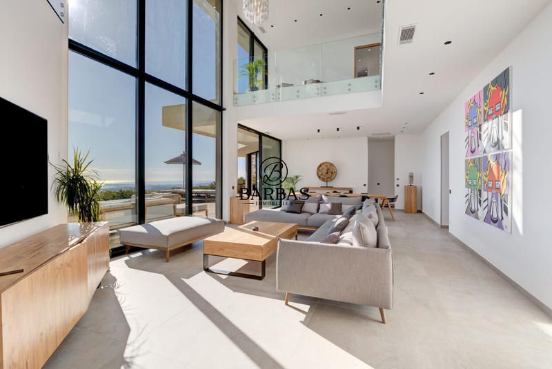 Maison - 445 m² - 8 pièces