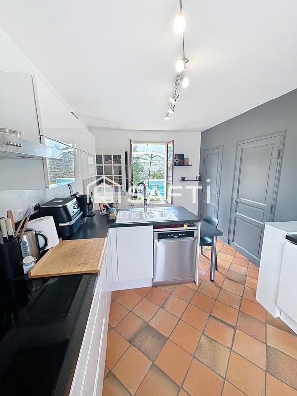 Maison - 180 m² - 6 pièces