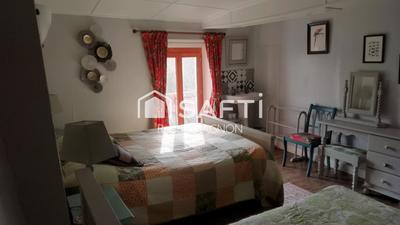 Maison - 270 m² - 10 pièces