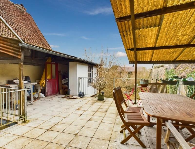 Maison - 220 m² - 8 pièces