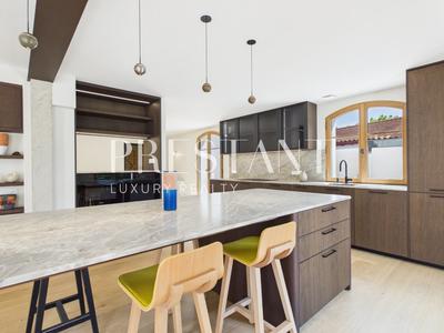 Maison - 231 m² - 7 pièces