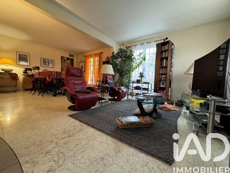 Maison - 241 m² - 10 pièces
