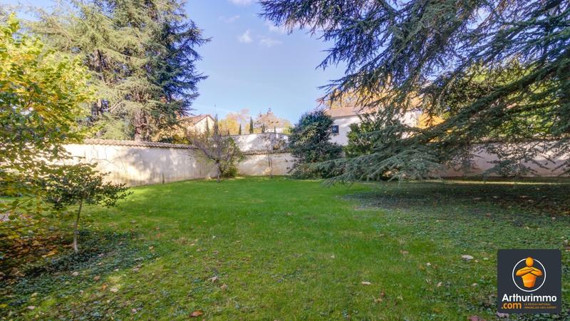 Maison - 180 m² - 9 pièces