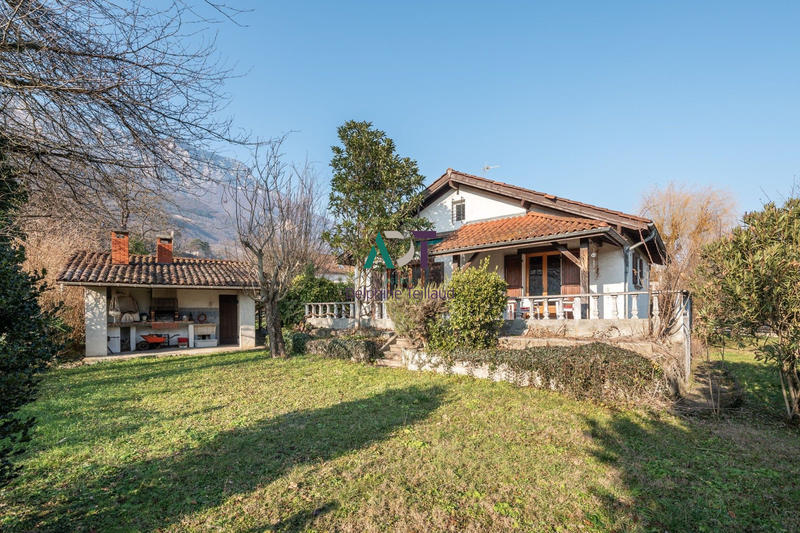 Maison - 187 m² - 8 pièces
