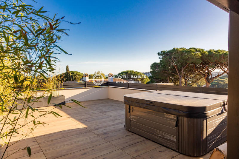 Villa - 300 m² - 6 pièces