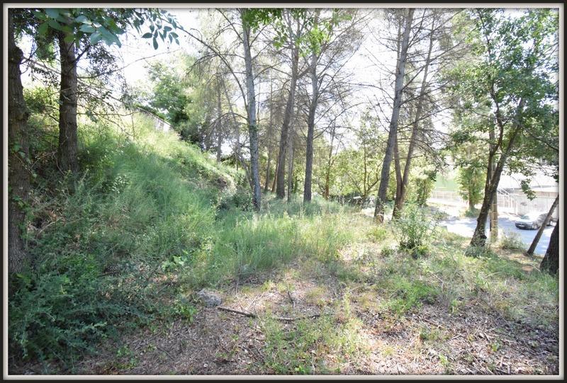 Terrain constructible - 1 557 m²