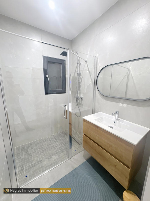 Maison - 237 m² - 9 pièces