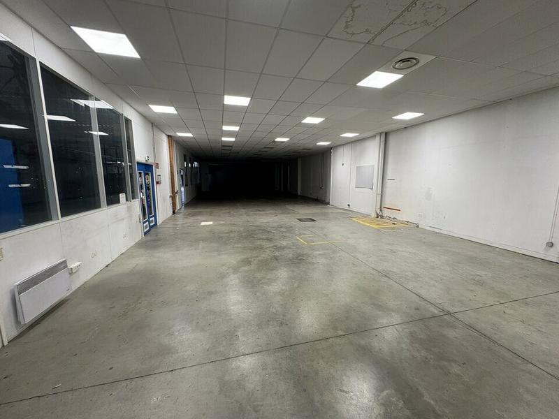 Entrepôt - 1 421 m²