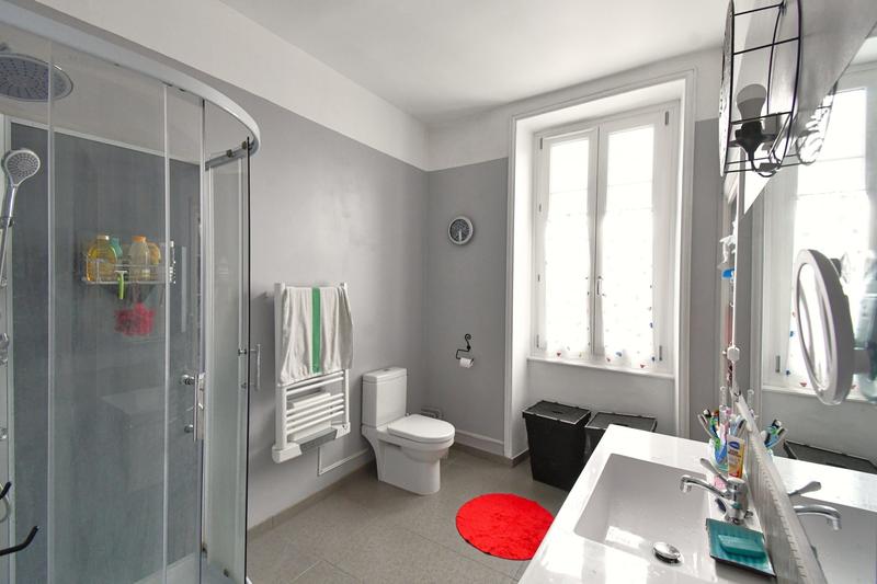 Maison - 230 m² - 8 pièces