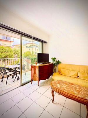 Studio - 25 m² - 1 pièce