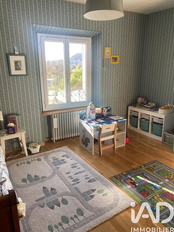 Maison - 210 m² - 7 pièces