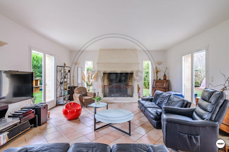 Maison - 256 m² - 9 pièces