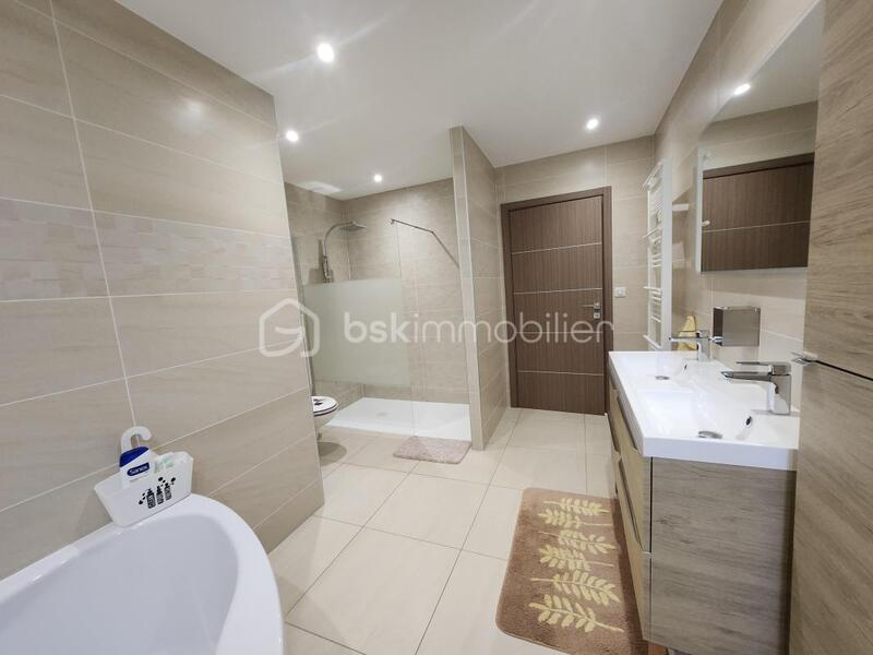 Pavillon - 130 m² - 5 pièces