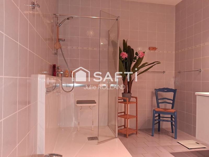 Maison - 250 m² - 8 pièces