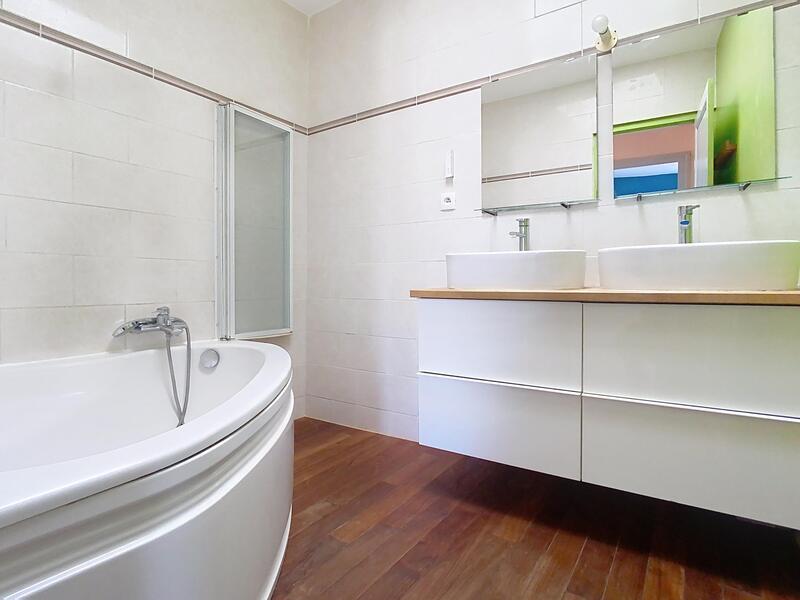 Maison - 182 m² - 6 pièces