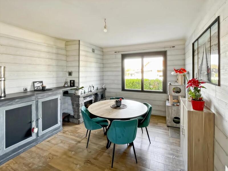 Maison - 260 m² - 9 pièces