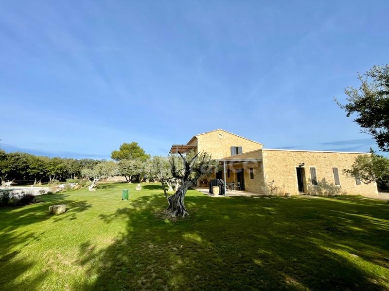 Maison - 240 m² - 7 pièces