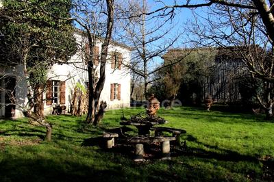 Propriété - 205 m² - 6 pièces