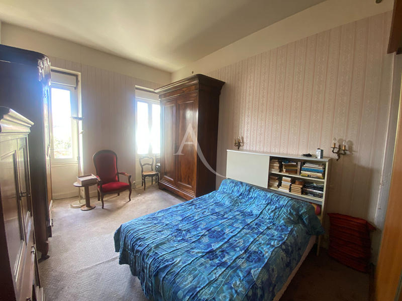 Maison - 212 m² - 8 pièces