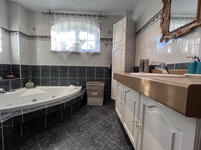 Maison - 250 m² - 9 pièces