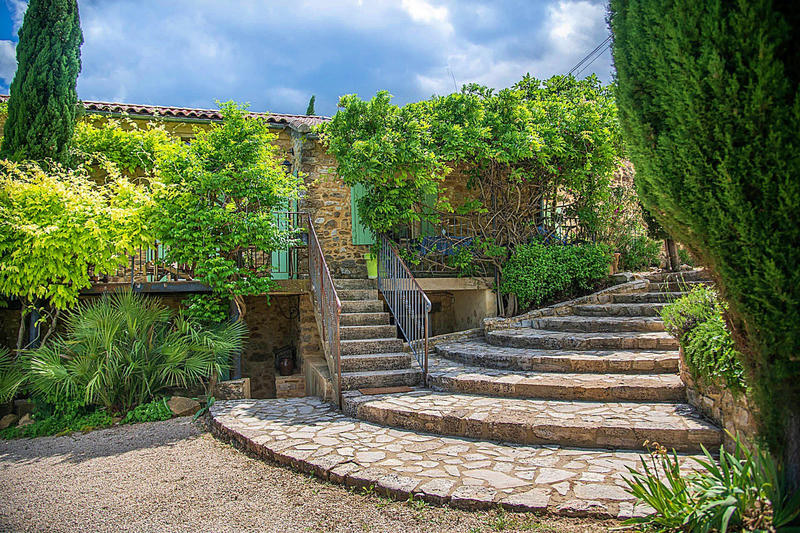 Mas - 668 m² - 27 pièces