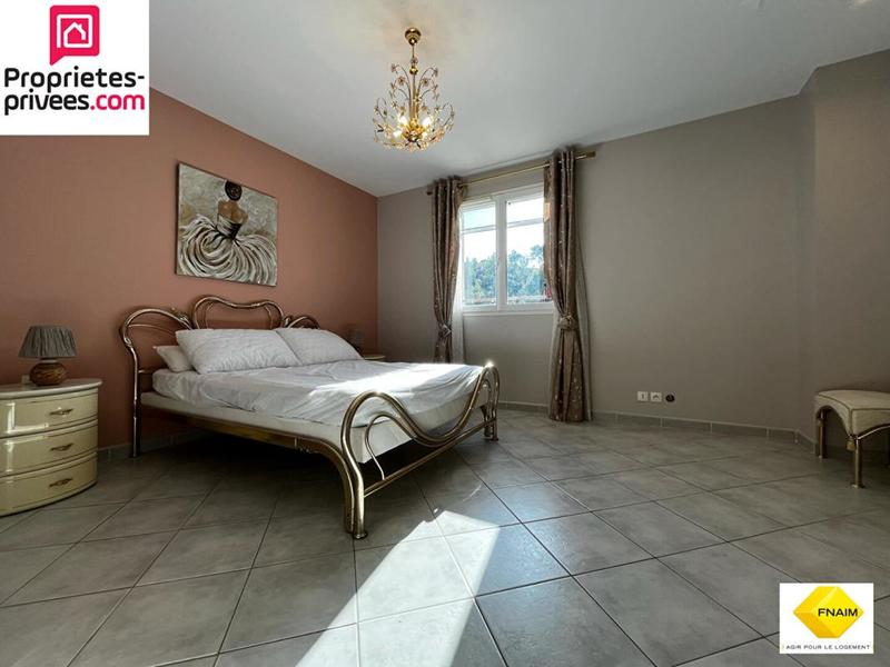 Maison - 230 m² - 10 pièces