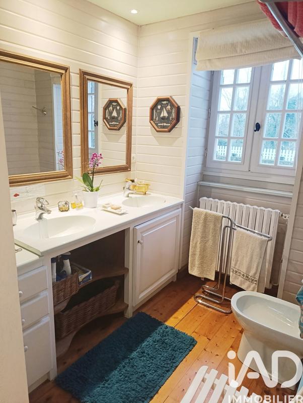 Maison - 393 m² - 10 pièces