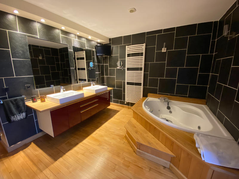 Maison - 260 m² - 8 pièces