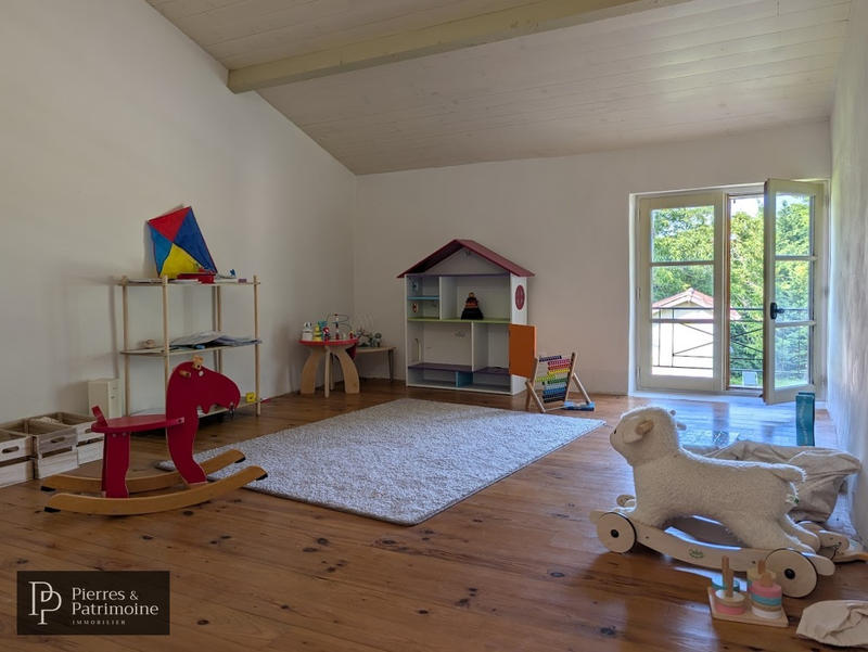 Maison - 290 m² - 10 pièces