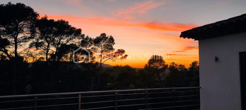 Maison - 210 m² - 10 pièces